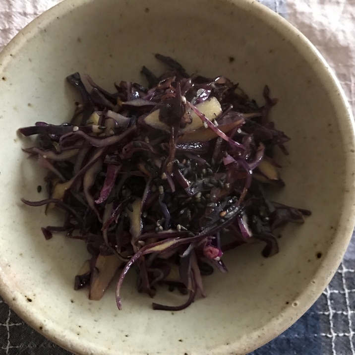 紫キャベツの黒ごまポン酢炒め
